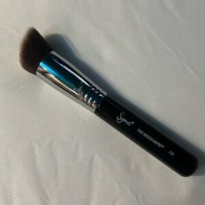 Sigma Flat Angled Kabuki brush